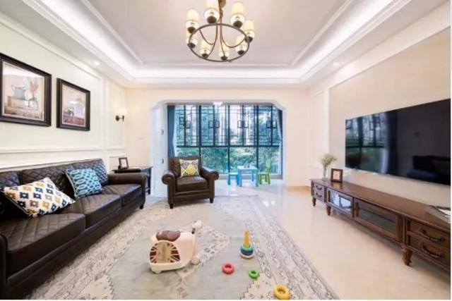 亲爱的，我们家客厅就这样装吧，宽敞、明亮、又大气！