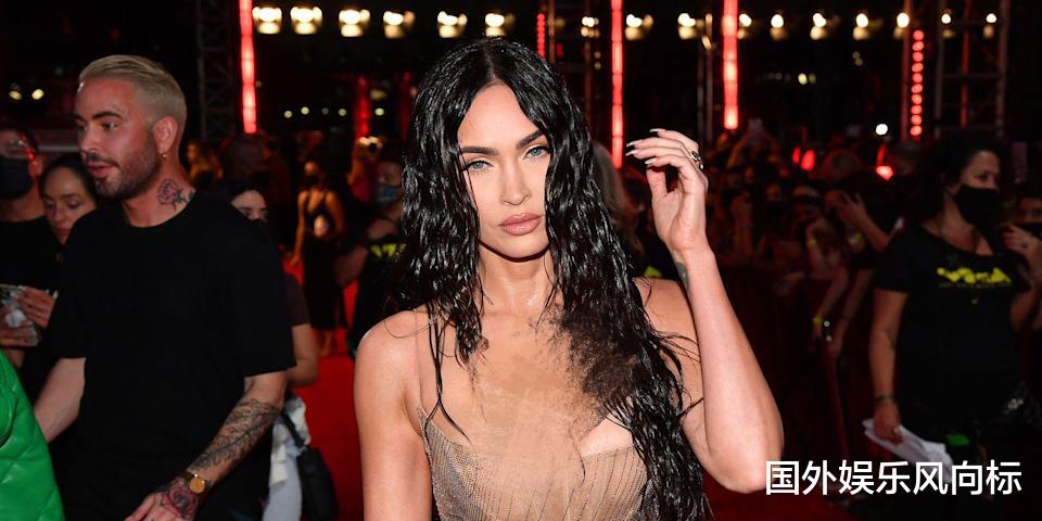 金·卡戴珊|梅根·福克斯新照片曝光,粉丝:金·卡戴珊,是你吗?