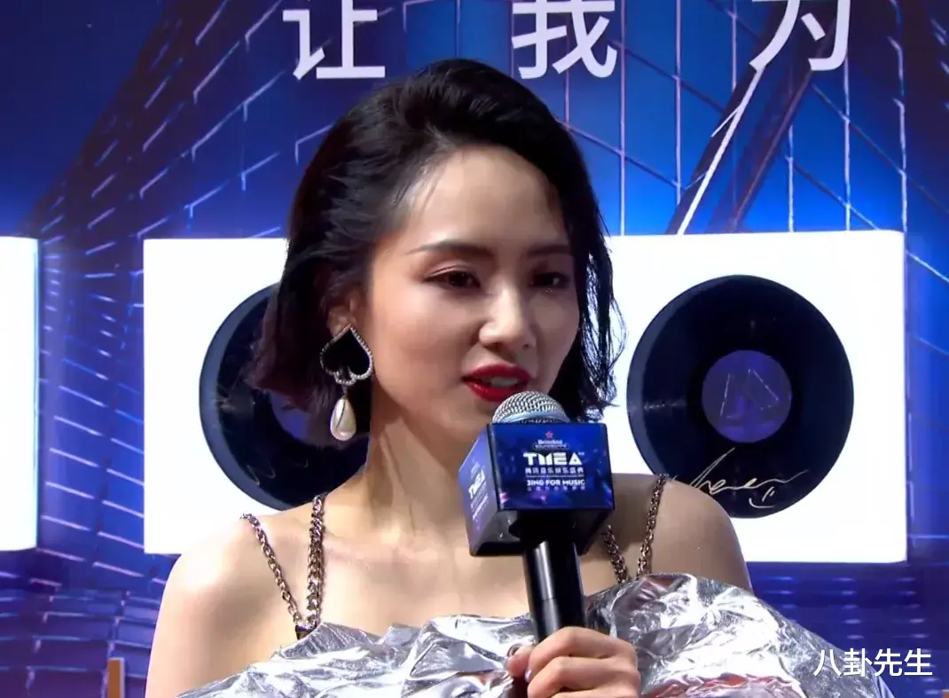 郁可唯|音乐盛典红毯高清照：郁可唯卡粉，刘雨昕状态好，金子涵发福