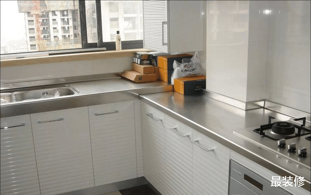 不锈钢厨房台面到底好不好？过来人的大实话，感觉有点“香”