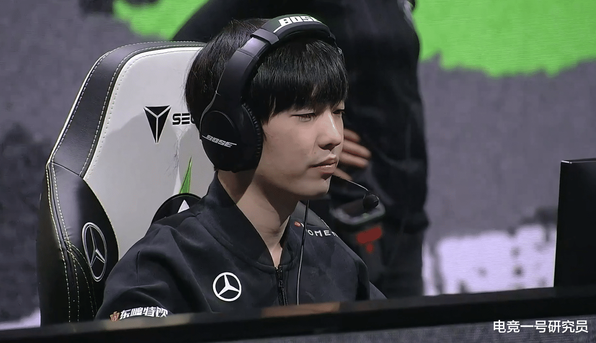 RNG|Cryin卡牌带飞节奏，RNG再现养虎战术，PSG蛮王四杀险些成功翻盘