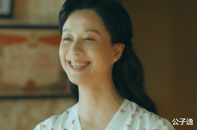 公子逸 《星辰大海》里两个“无知无畏”的女人：一个为爱死，一个为钱狂