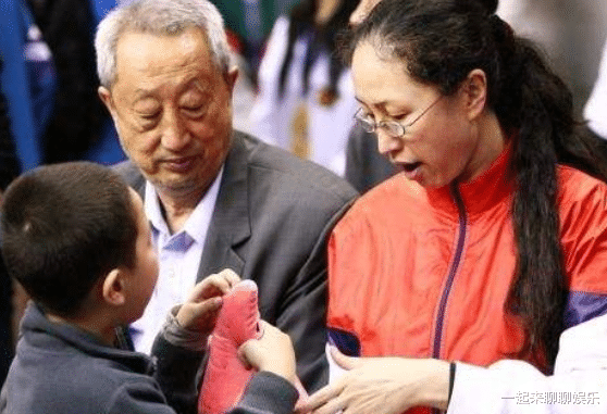 杜锋|“中国男篮”杜锋：夺冠那天与姐姐抱头痛哭，成名给姐姐养孩子