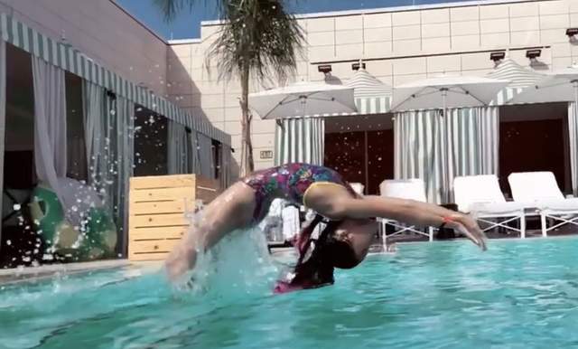 钟丽缇|钟丽缇二女儿张思捷已百万粉丝！颜值逆袭如夜雨后清荷，不输考拉