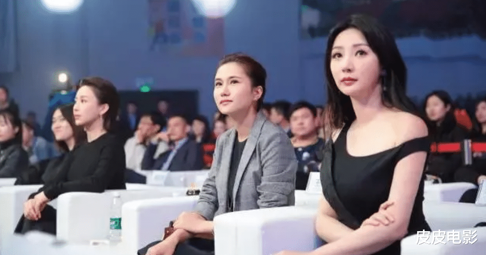 |9位至今未婚的女主持人,各有各的故事,最大的64岁,最小30岁