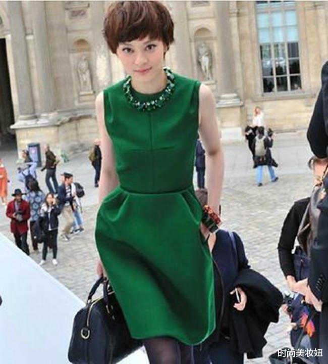 孙俪|孙俪又美到国外去，一袭绿色连衣裙高级洋气，气质都升华了