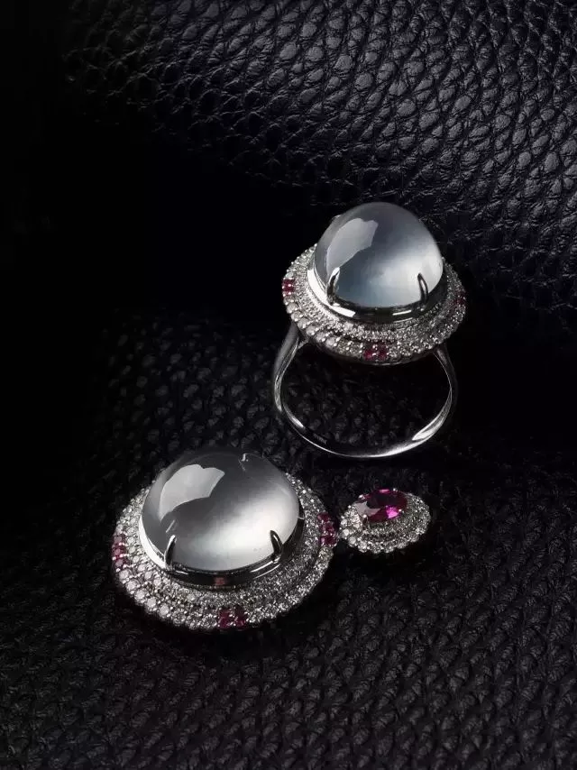 翡翠|买翡翠不能只看色，种水色兼具才是值得珍藏的高档翡翠