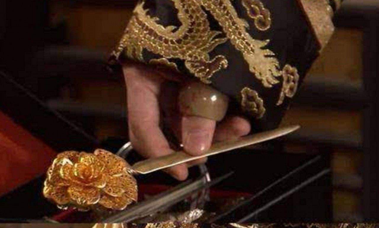 杨紫|果郡王和皇帝，究竟谁更爱甄嬛？你看他们分别送了啥“定情信物”