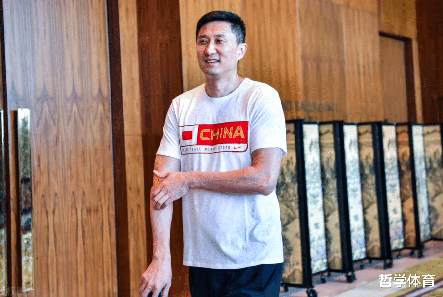 中國男籃|中國男籃12人大名單預(yù)測！易建聯(lián)和郭艾倫領(lǐng)銜，韓德君或被裁掉