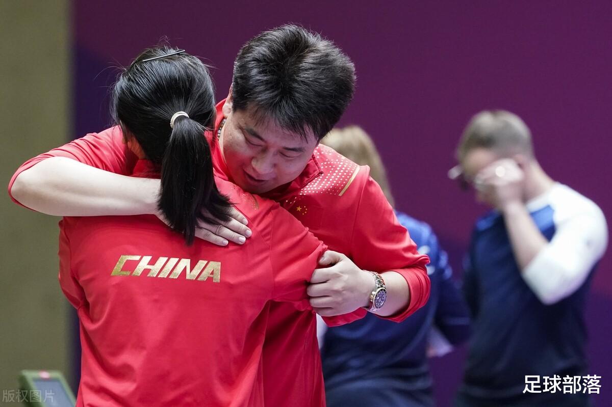 白玦|中国又一00后女枪手夺金！娃娃脸可爱有灵气 私下钻研英语爱追综艺