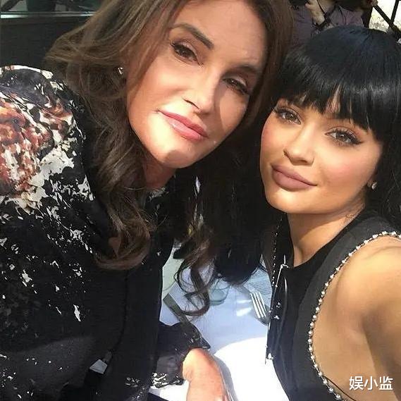 凯莉·詹娜|抠门又冷血!朋友车祸,凯莉·詹娜身价上亿却只捐5千?