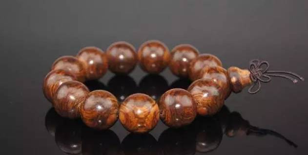 鼻烟壶|别戴大金项链子了，中国男人传统的几大首饰是这些！