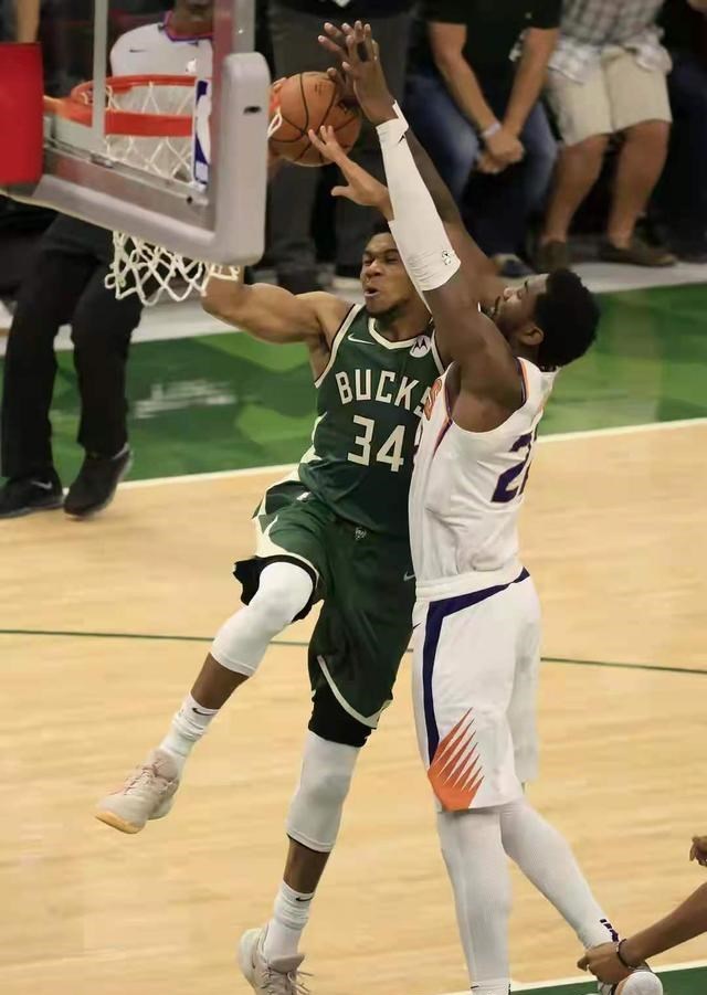 小喵姐|一战轰出7项纪录!字母哥暴走,布克艾顿被打到弃用,保罗里程悲