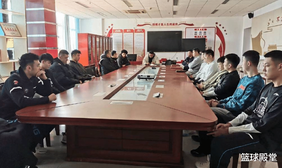 水库|4消息！小丁未归队，马尚圈粉，亚预赛很危险，新疆双核组队钓鱼