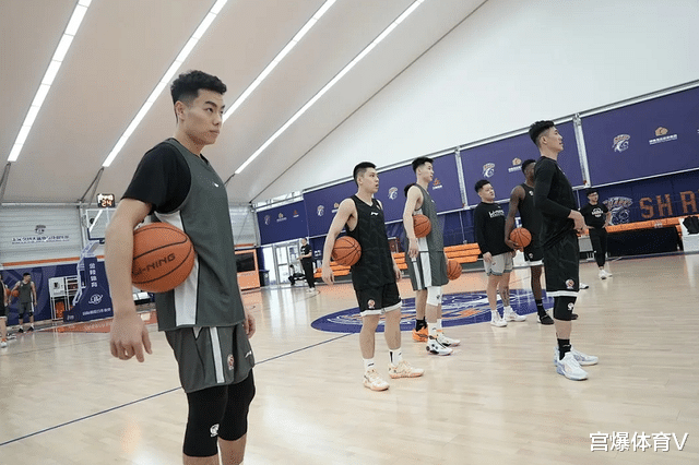 李春江|正式离队！2米07新星被李春江放弃 无缘CBA赛场
