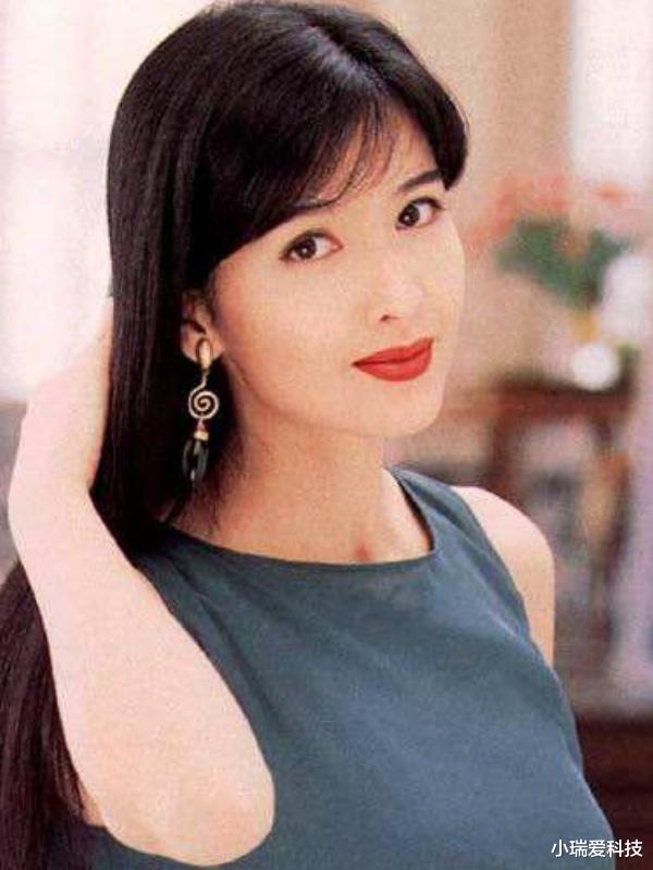 周慧敏|“玉女掌门人”周慧敏：就这样改写了命运，我们都被她的外表骗了