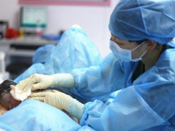 神鸟知讯资讯站 男子婚外生育被开除，将医院告上法庭，提供虚假证明就不犯法？