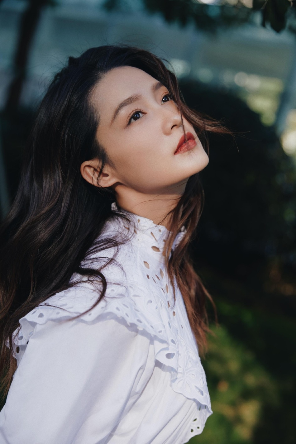 肖战|李沁写真大片曝光 精致妆容气质优雅