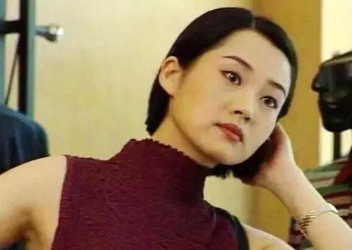 许晴|“冻龄女神”许晴：冯小刚视她为“梦中情人”，至今52岁仍是单身