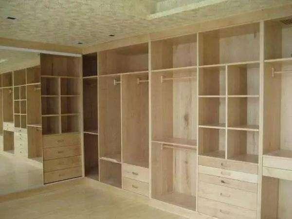 朋友花8万买的教训！地板和衣柜哪个先安装，搞错了损失就大了