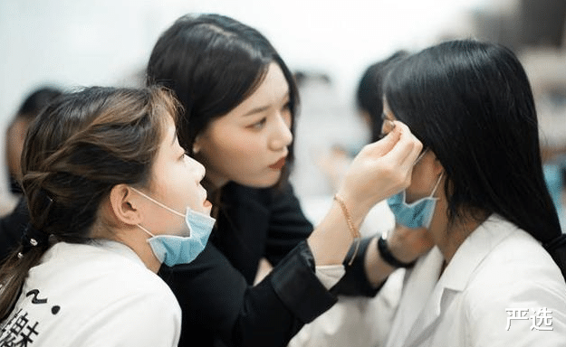 严选|为什么普通女生纹眉的居多?而明星却很少纹眉?看完你就知道了