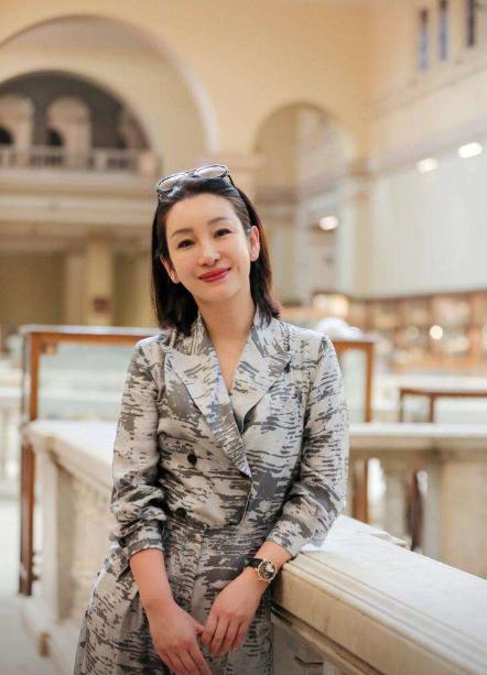 秦海璐|43岁的秦海璐：每月给丧子丧夫的婆婆生活费，以后我就是您亲女儿