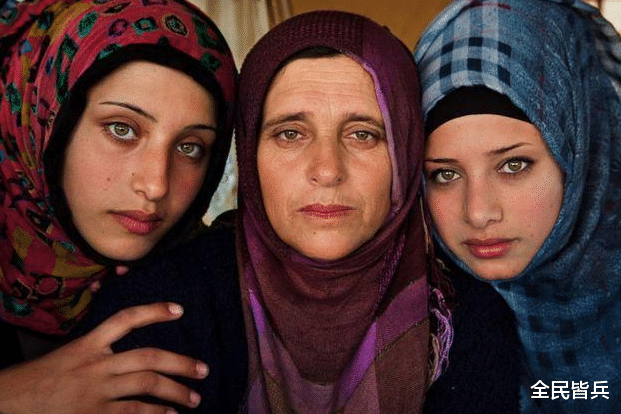 敘利亞女性有多慘？在黑市被掛上標價牌，價格都沒一臺空調貴-圖5