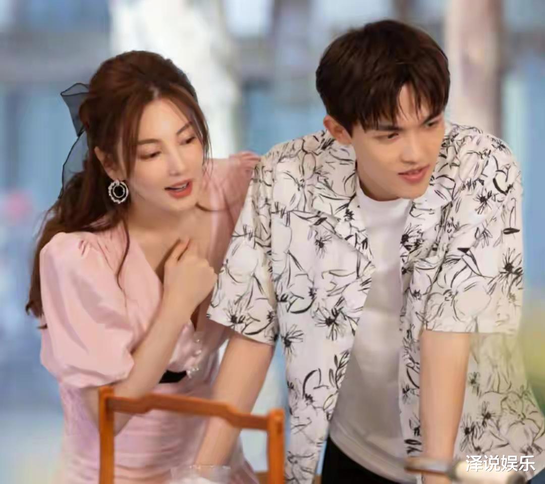 秦岚|张雨绮在新男友面前小鸟依人，李柄熹早已暗示分手，网友: 祝幸福