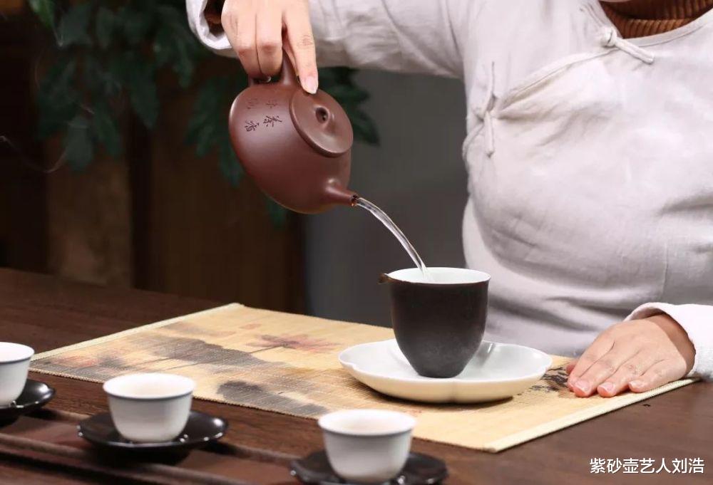 |都在说紫砂壶要整口，为什么要整口？老壶不都没整口吗？