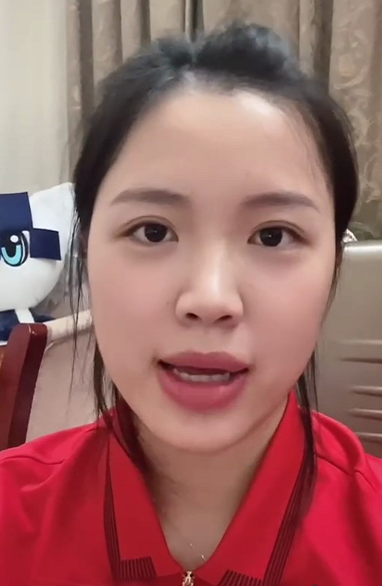 美甲|21岁奥运冠军杨倩私下生活曝光！穿短裤健身秀白嫩美腿，脚上白色美甲太吸睛