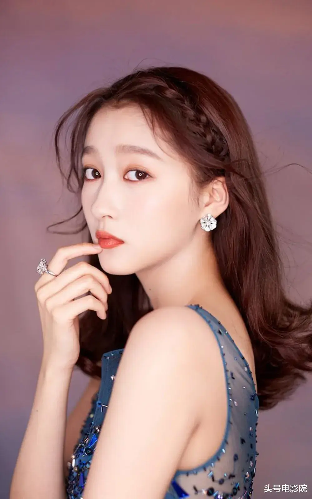 关晓彤|3.8分！姜文胡军出演，陪衬关晓彤，这烂片堪比鹿晗《上海堡垒》