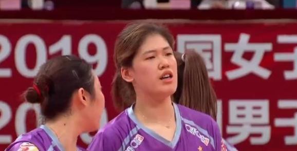 李盈莹|著名教练沈琼的点评一针见血！天津女排为何强大，李盈莹熬出来了