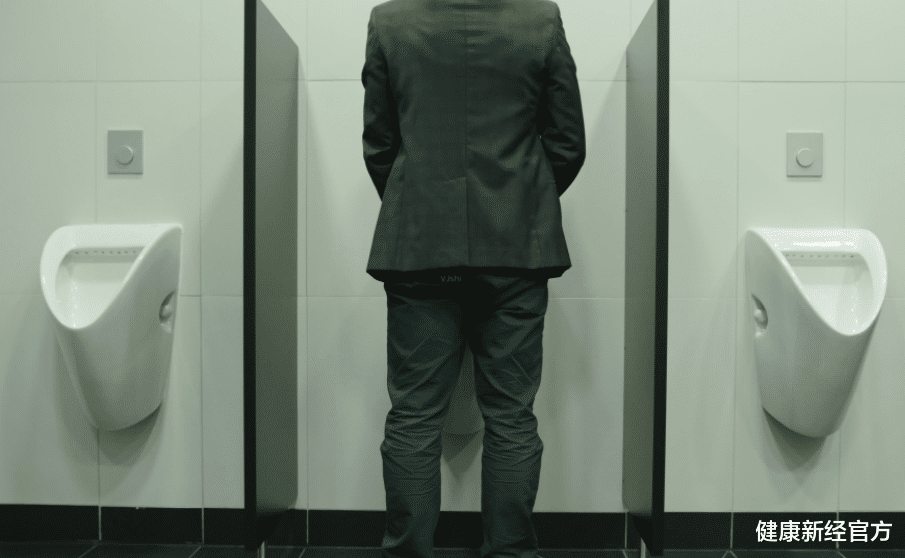 健康新经官方|男性晨起若有4种“异常”,肝或已“烂醉如泥”,若没有,肝还正常