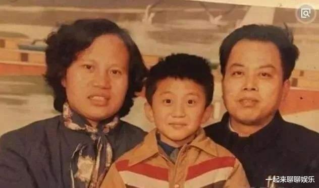 撒贝宁|撒贝宁：风光背后有泪水，母亲去世后追悔莫及，加倍对父亲妻儿好