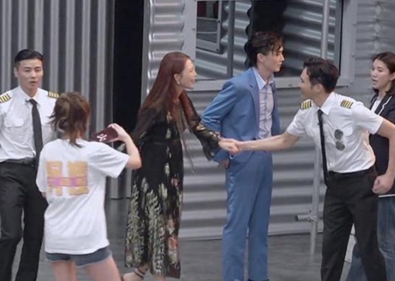 杜海涛|大湾区嫂子后台探班，蔡少芬忙对张智霖犯花痴，袁咏仪想认识戚薇