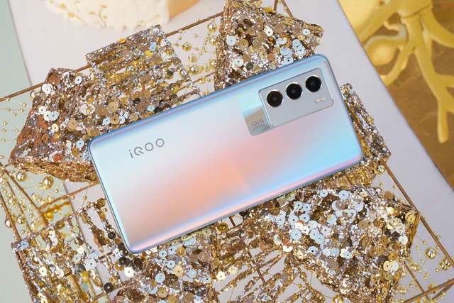 高通骁龙|iQOO Neo5S：双芯加持猛兽出击，感受120Hz畅快体验