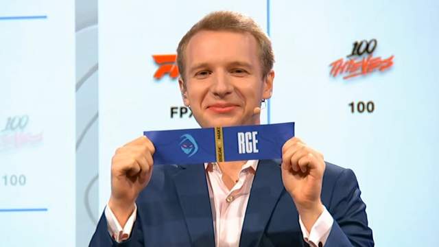 jankos|国外网友热议S11分组:Jankos憋笑好辛苦,希望他每年都来抽签