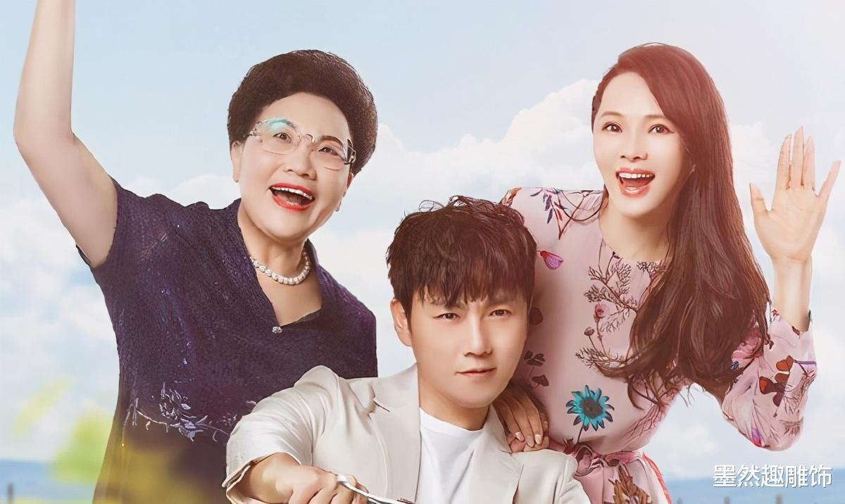 李湘|李湘近照胖出新高度，小腹隆起直逼杨天真，鸽子蛋钻戒十分抢眼！