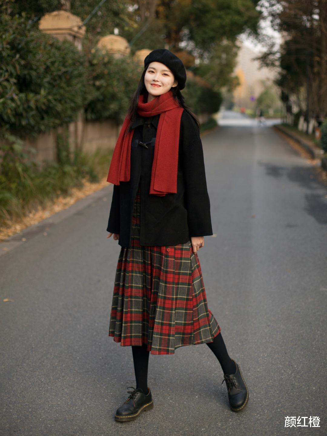 颜红橙 秋冬季节想要穿衣保暖又时髦，看看这些穿搭方式，日常又显气质