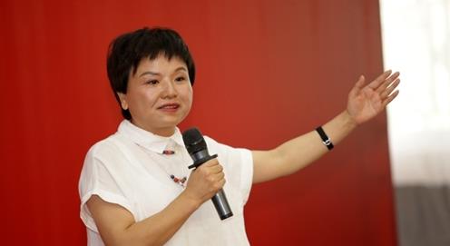 何巧女 赚我们国人的钱，捐款96亿给别国科研，何巧女是怎么沦落至此的