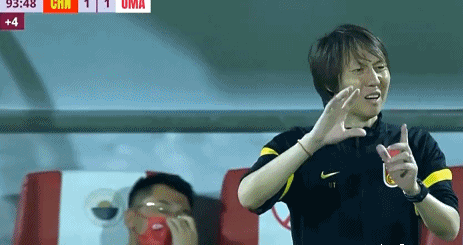 女排|这也叫风格？场边大喊大叫，李铁的“喧闹”太没必要！