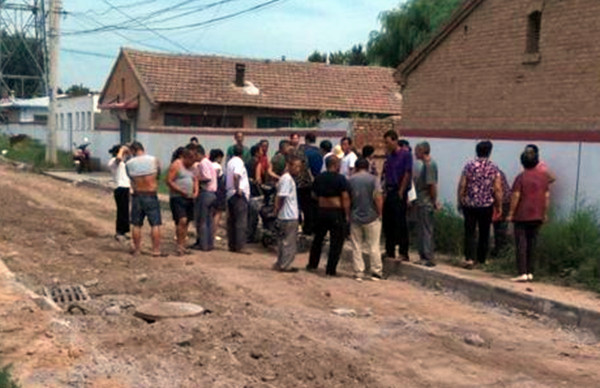 烟台 昔日邻里举刀相向，血腥大案由鸡毛蒜皮小事引起