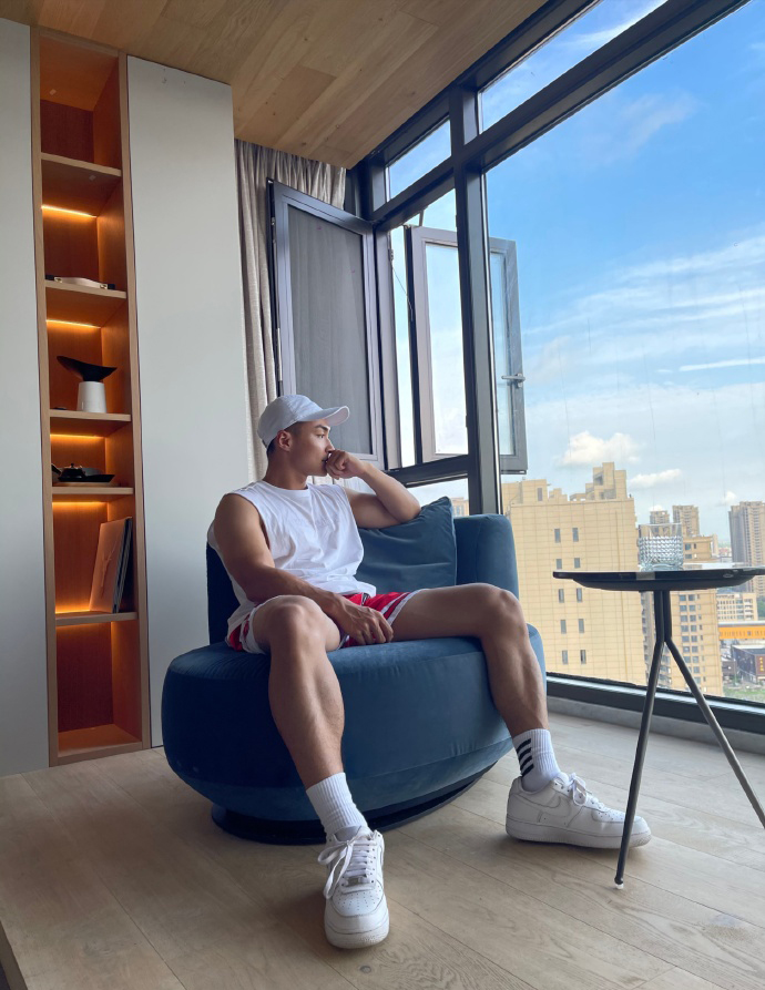 穿衣搭配 曾经的兵哥哥，如今的肌肉模特，满身肌肉搭配清爽短发，真帅气！