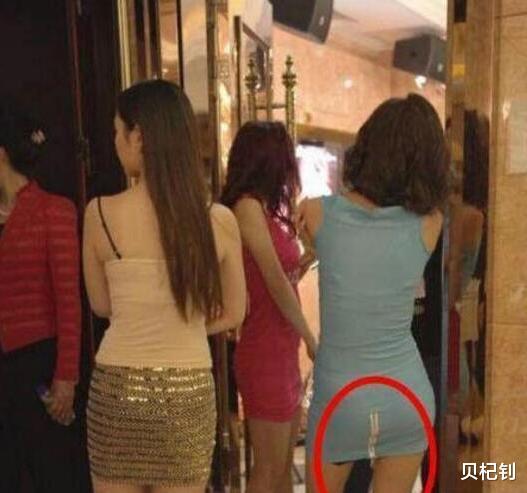 |妹子一看就是城里来的，在玉米地里这么穿，不扎胳膊么