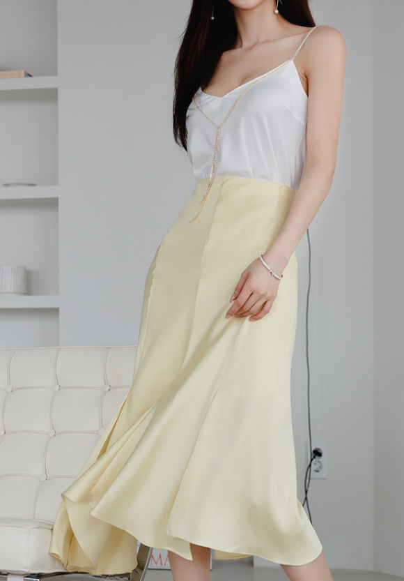 心壹文学|女神孙允珠高清时尚搭配：鹅黄萌芽酸涩柠檬清凉吊带裙