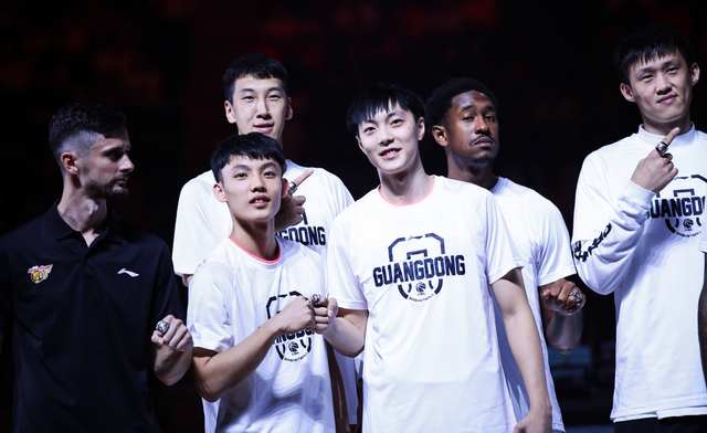 徐杰|曾經(jīng)最受質(zhì)疑，如今是球隊(duì)的絕對(duì)主力，徐杰扛起艱難時(shí)期的廣東隊(duì)