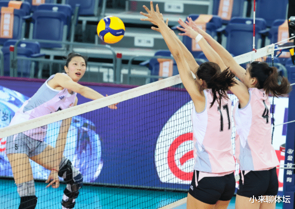 江蘇女排|江蘇女排6連勝不足喜，吳夢潔失誤頗多被換下，周頁彤連續(xù)被攔