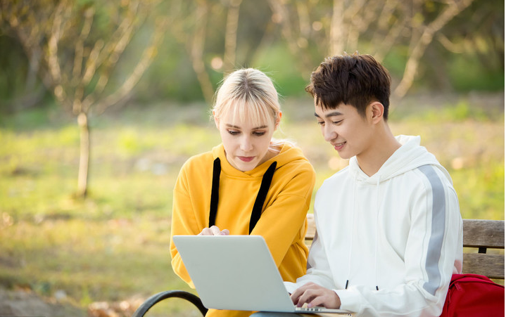 留学生|大批留学生回国就业，企业却避之不及，文凭好似一张“废纸”