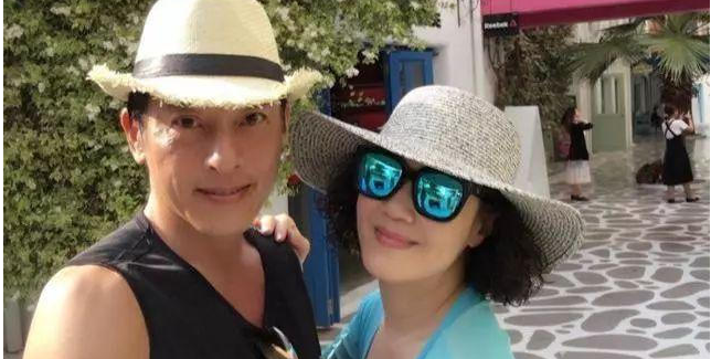 蕾丝裙|夫妻俩为抗老，婚后不吃肉也不生孩，如今状态不输小鲜肉