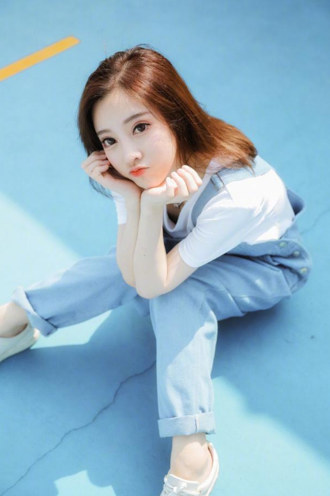 娱乐小扒团 胡歌上热搜,路透气质不凡,周润发冯提莫便装也同样隐藏不了气质